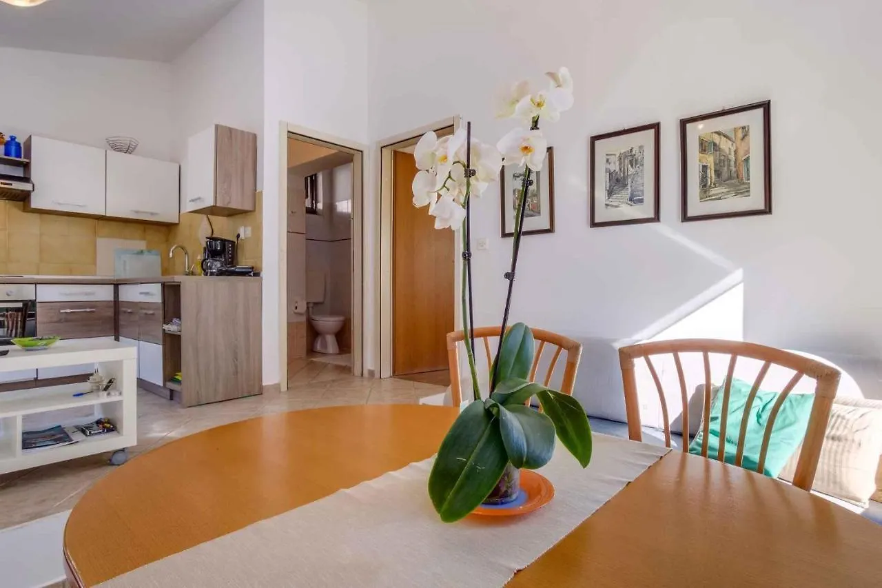 Apartment In Mali Losinj 38399 0*,
