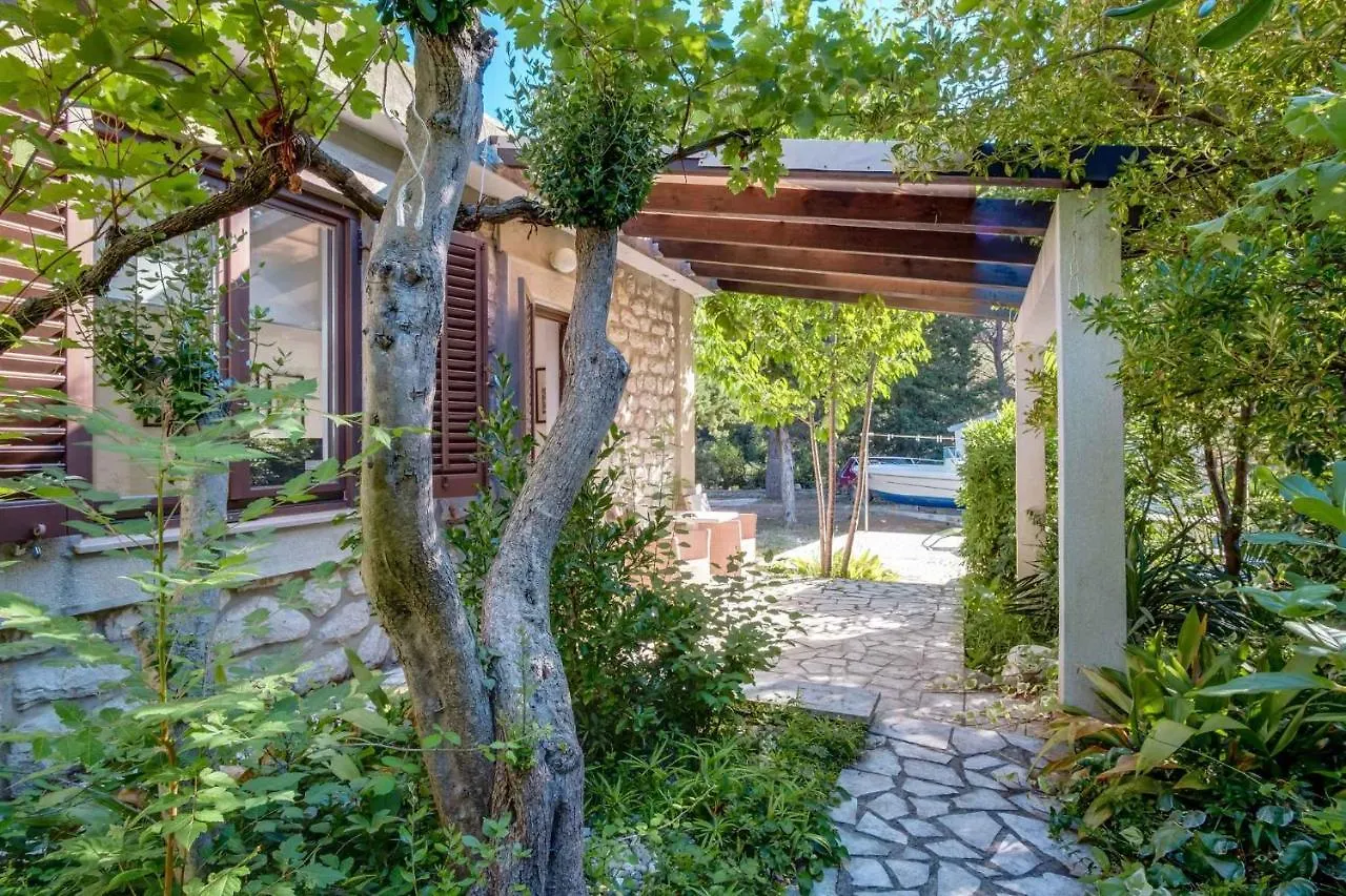 Apartment In Mali Losinj 38399