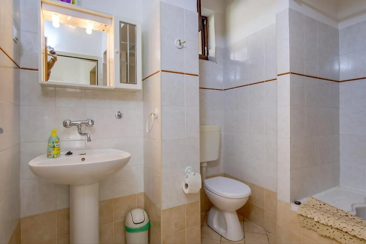 Apartment In Mali Losinj 38399